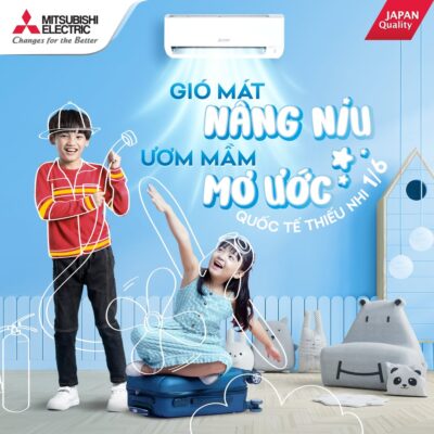 Bé đang vui chơi trong phòng có điều hòa Mitsubishi Electric