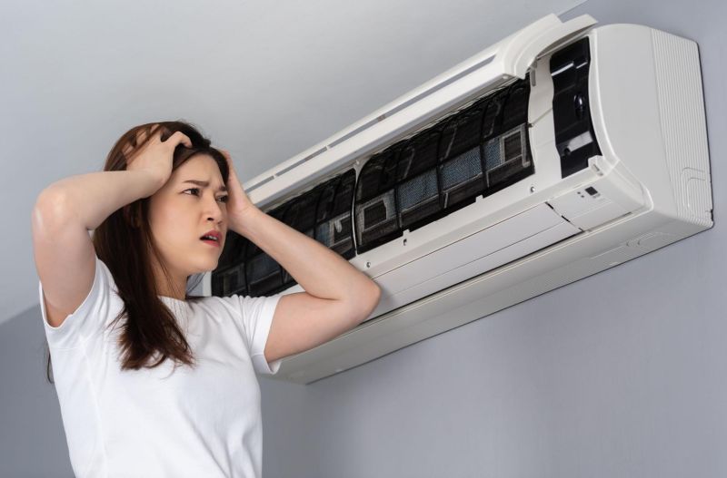 Rò gas âm máy lạnh Mitsubishi