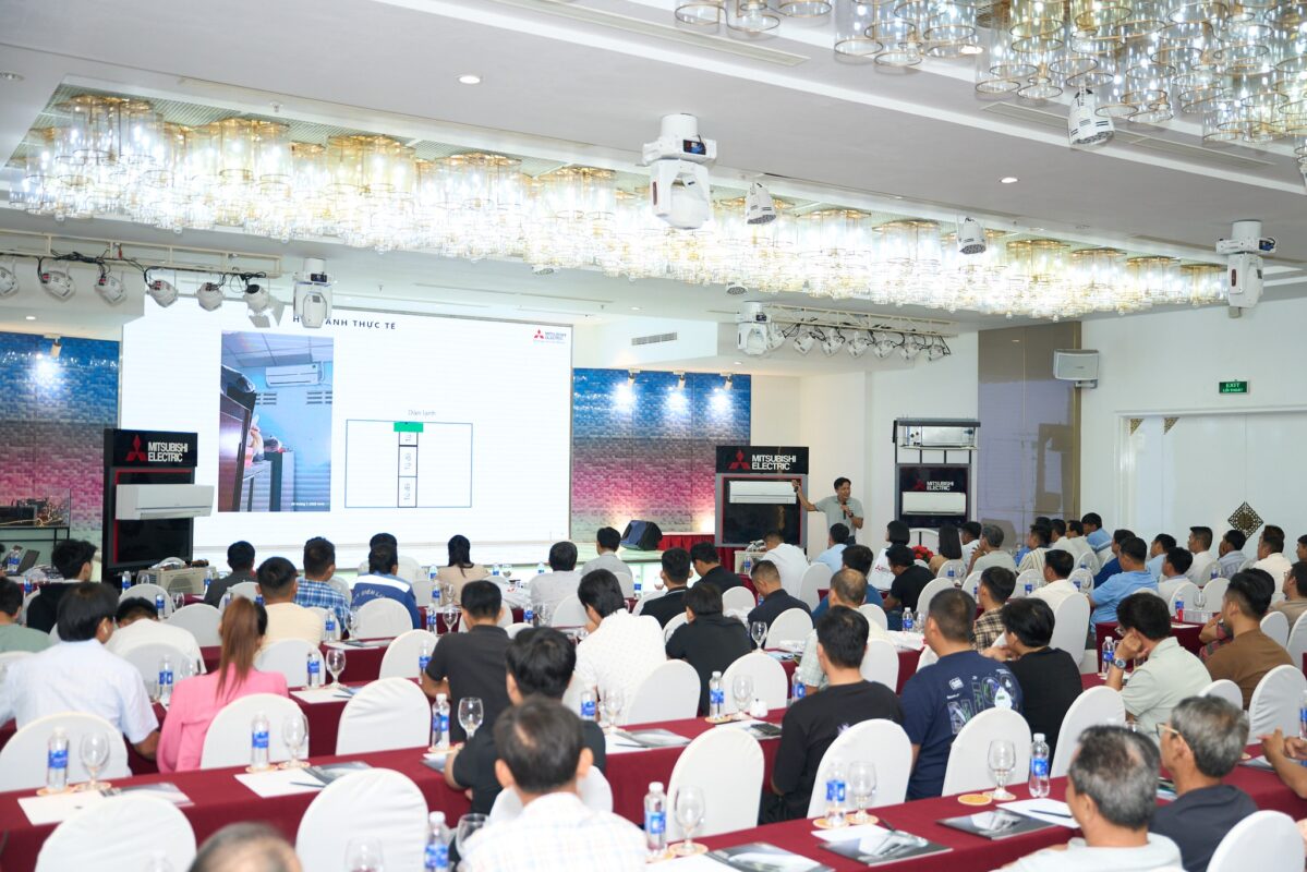 Kỹ sư Mitsubishi Electric Việt Nam chia sẻ tại sự kiện.