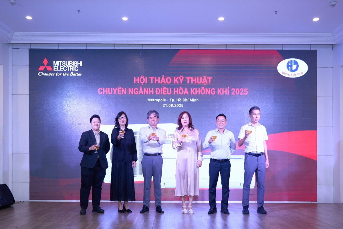 Các đại diện cấp cao nâng ly khai tiệc